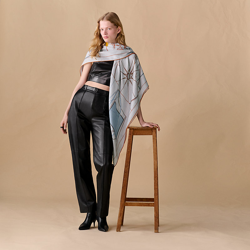 Tambours Les Hermes エルメス　レーヨンブレンドアンサンブルツイン　サマーニット HERMES Carre Fashion Metz By Vintage Scarf Silk 90 トップス